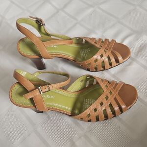 Naturalizer Women's Tan Strappy Sandals